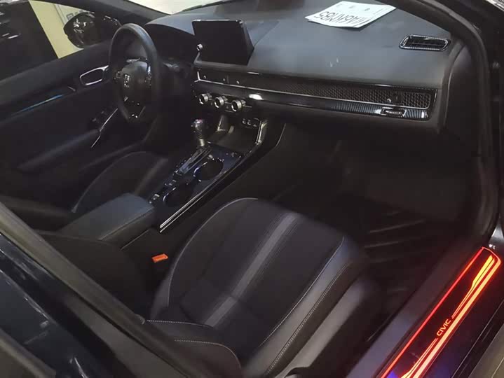 Фото 8 - Honda Civic