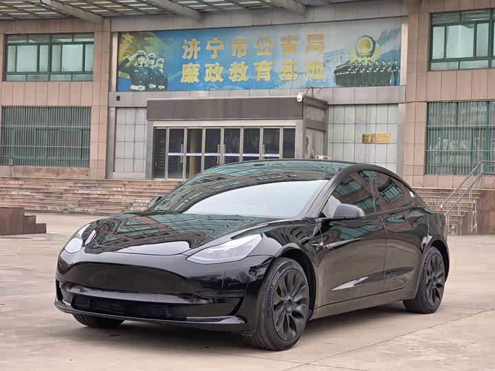 Фото 1 - Tesla Model 3