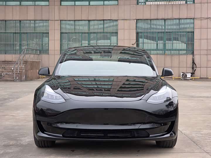 Фото 2 - Tesla Model 3