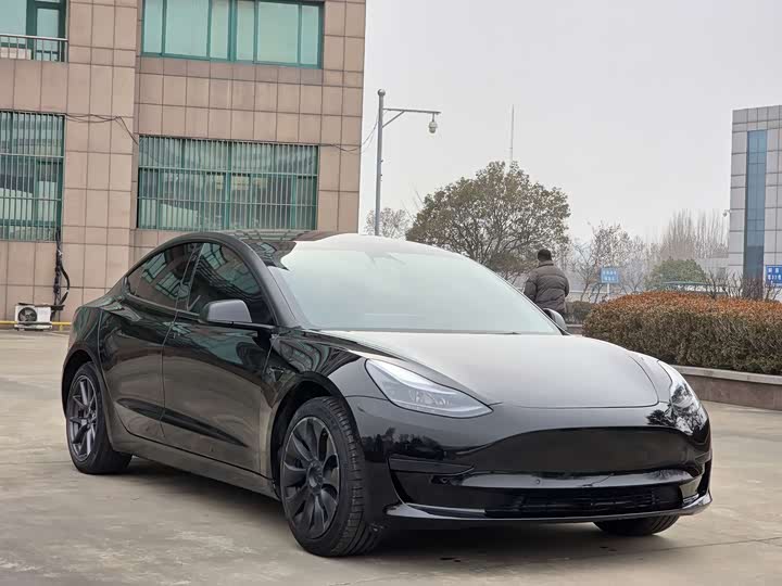 Фото 3 - Tesla Model 3