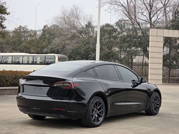 Фото 6 - Tesla Model 3