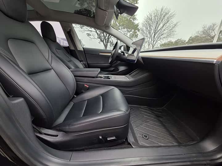 Фото 7 - Tesla Model 3