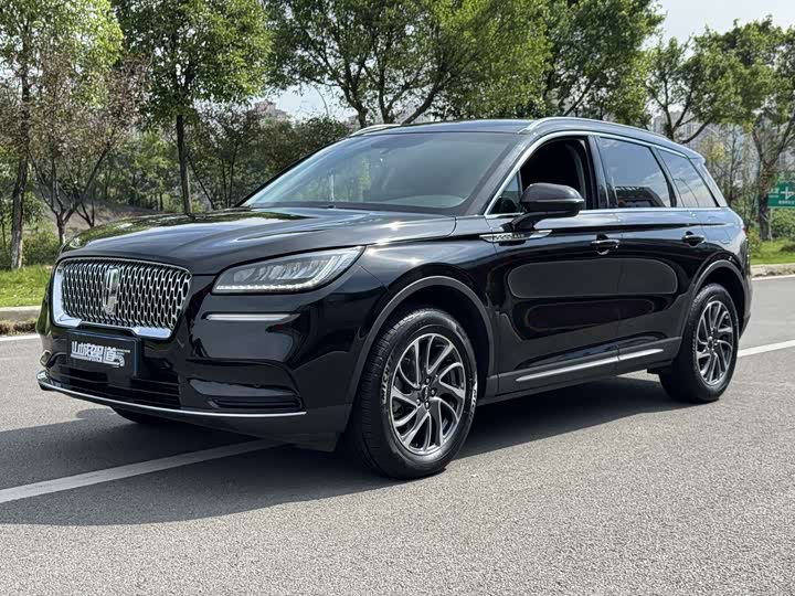 Фото 1 - Lincoln Corsair