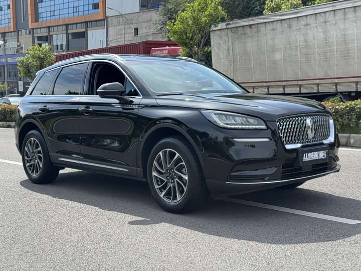 Фото 3 - Lincoln Corsair