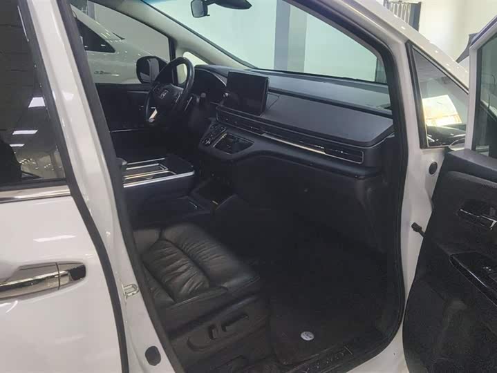 Фото 8 - Honda Odyssey