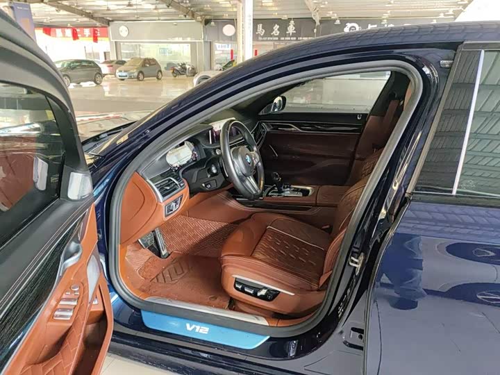 Фото 5 - BMW 7 Series