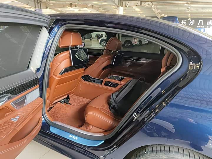 Фото 6 - BMW 7 Series