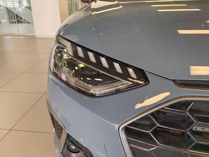 Фото 4 - Audi A4L