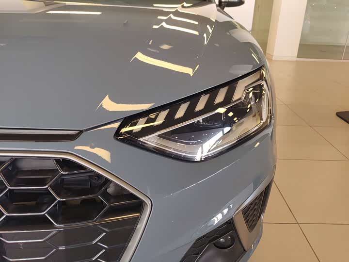 Фото 6 - Audi A4L