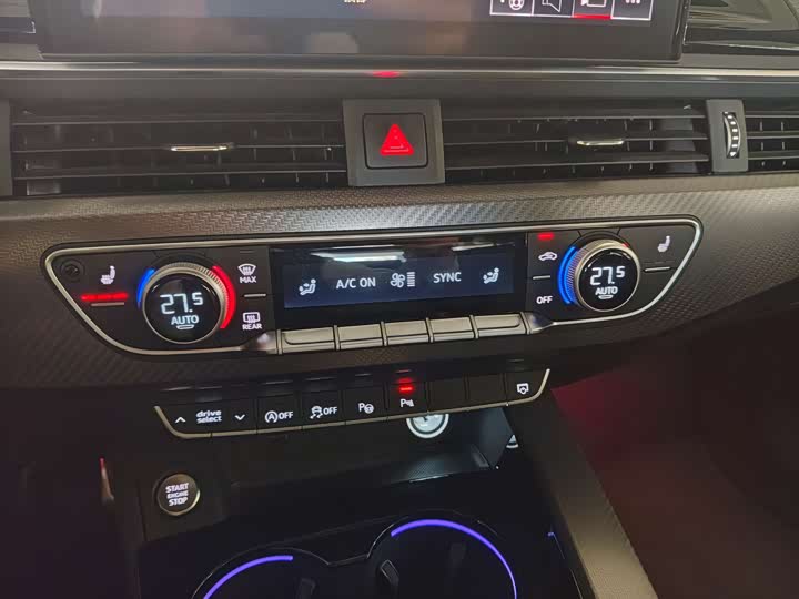 Фото 9 - Audi A4L