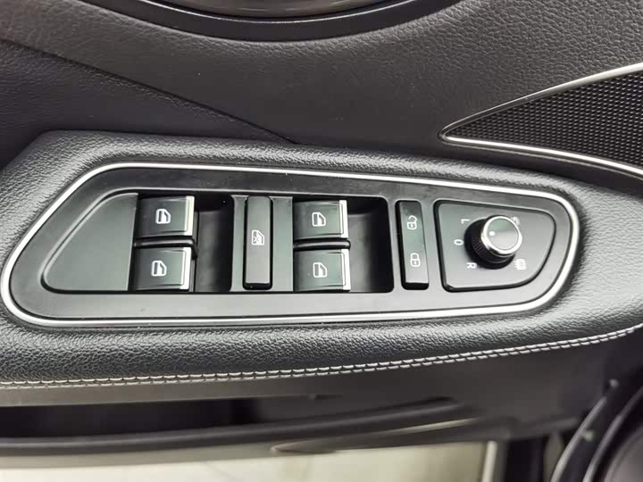 Фото 9 - Hongqi H7