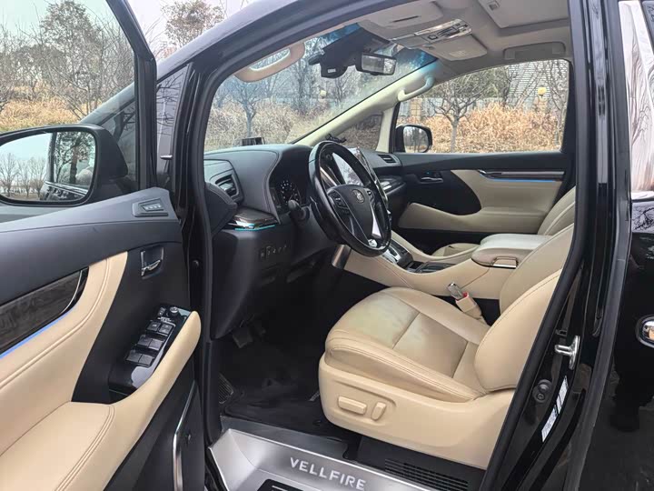 Фото 3 - Toyota Vellfire