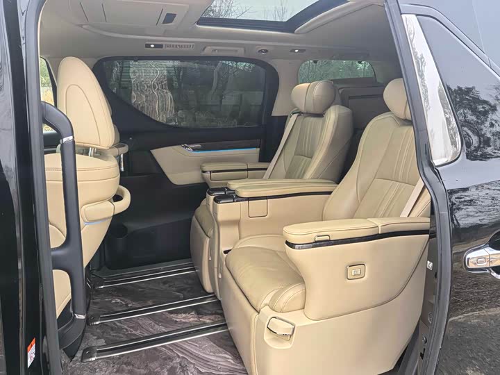 Фото 4 - Toyota Vellfire