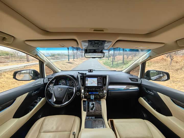 Фото 5 - Toyota Vellfire