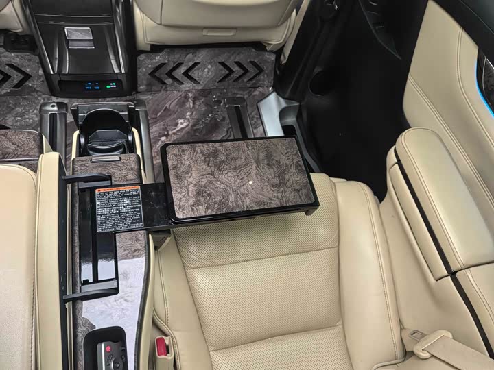 Фото 7 - Toyota Vellfire