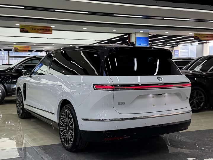 Фото 2 - Nio ES8