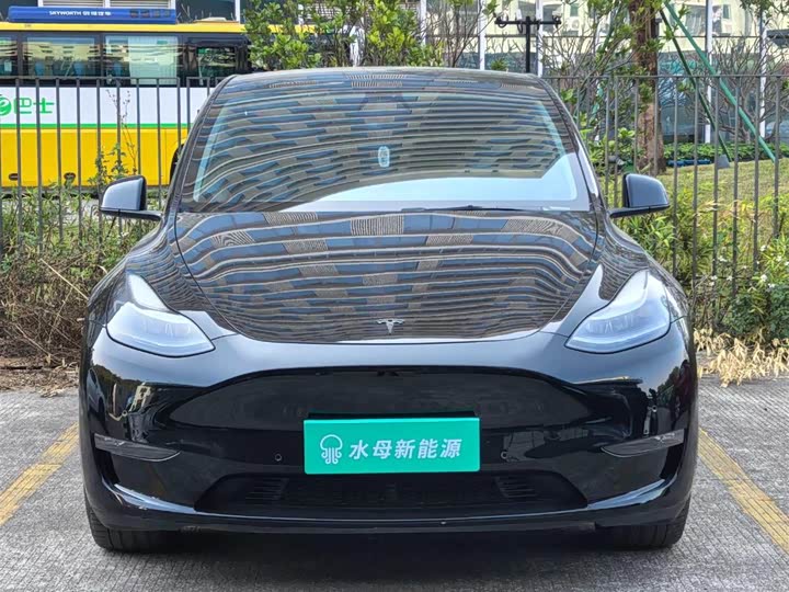 Фото 2 - Tesla Model Y