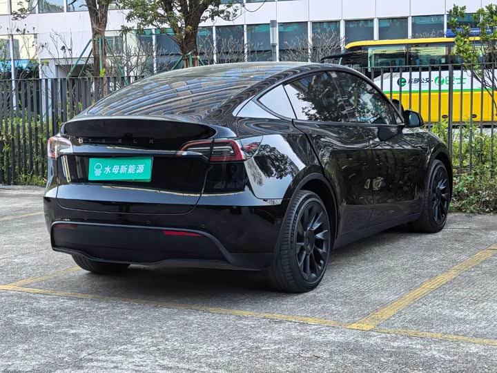 Фото 9 - Tesla Model Y