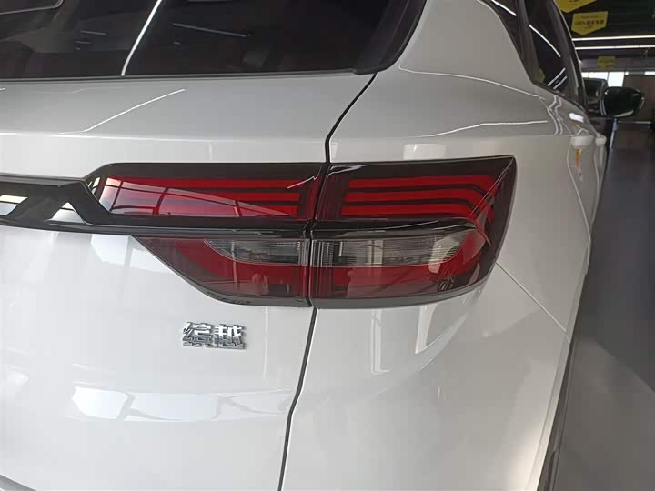 Фото 8 - Geely Coolray