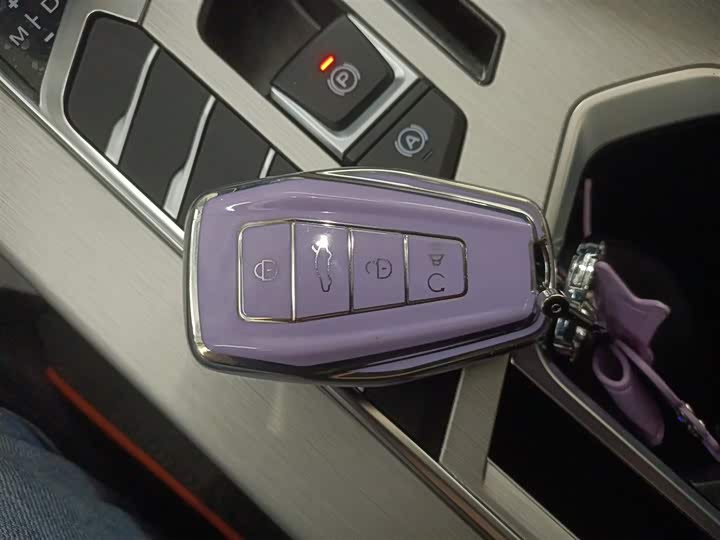 Фото 9 - Geely Coolray