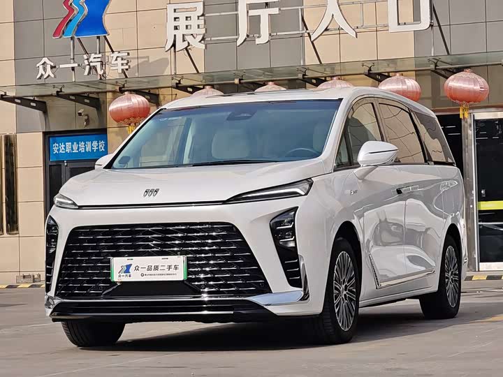 Фото 1 - Buick GL8 Hybrid