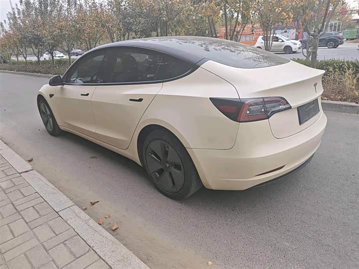 Фото 4 - Tesla Model 3