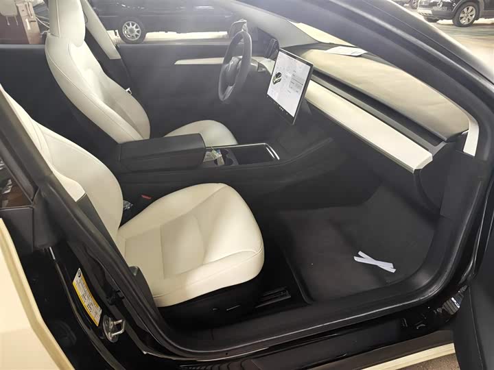 Фото 9 - Tesla Model 3