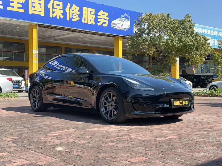 Фото 4 - Tesla Model 3