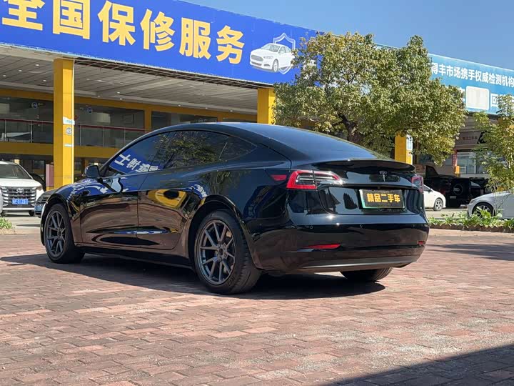 Фото 5 - Tesla Model 3