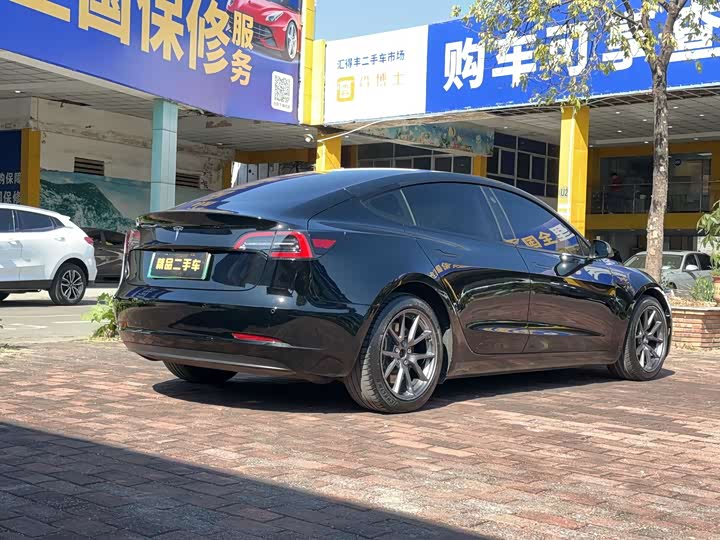 Фото 6 - Tesla Model 3