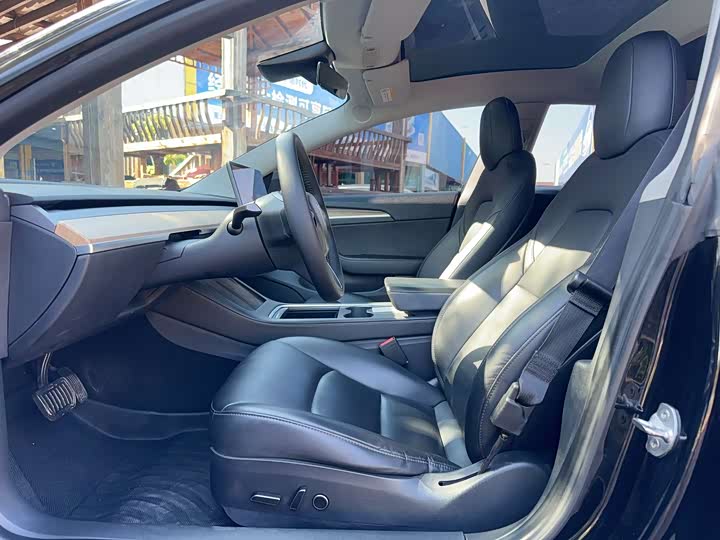 Фото 8 - Tesla Model 3