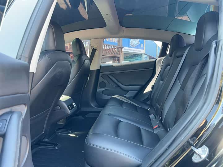 Фото 9 - Tesla Model 3