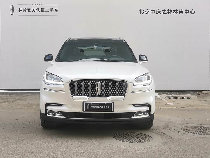 Фото 2 - Lincoln Aviator