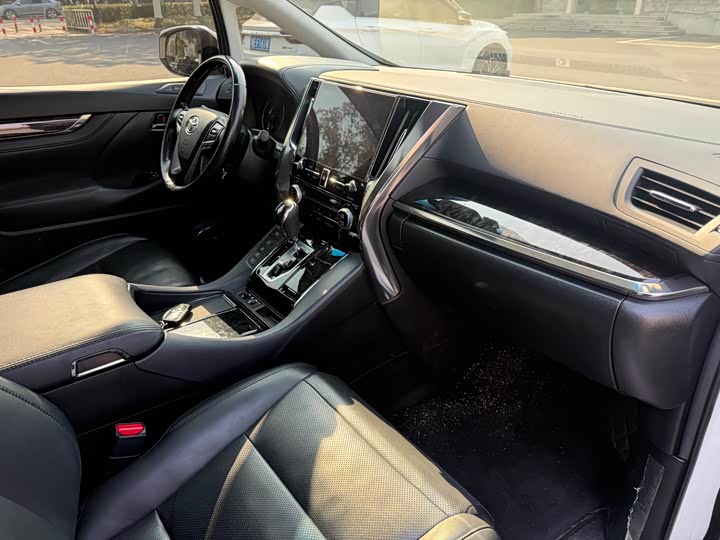 Фото 5 - Toyota Vellfire