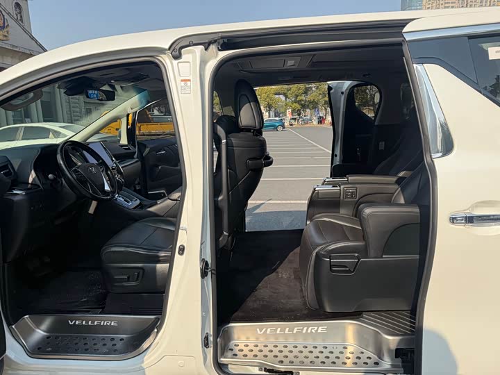 Фото 7 - Toyota Vellfire