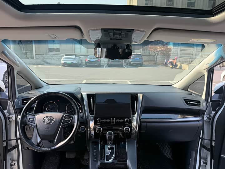 Фото 9 - Toyota Vellfire