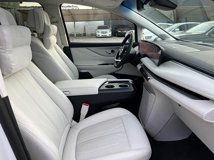 Фото 9 - Buick GL8 Hybrid