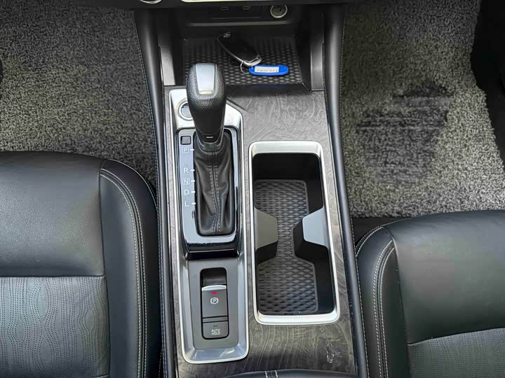 Фото 9 - Nissan Teana