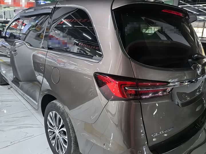 Фото 4 - Buick GL8 ES