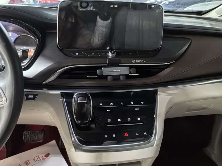 Фото 9 - Buick GL8 ES