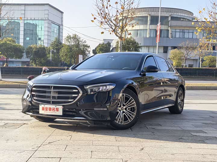 Фото 1 - Mercedes-Benz E-Class