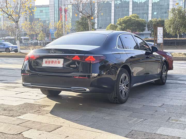 Фото 4 - Mercedes-Benz E-Class