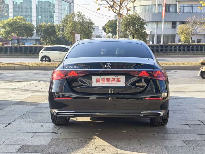 Фото 5 - Mercedes-Benz E-Class