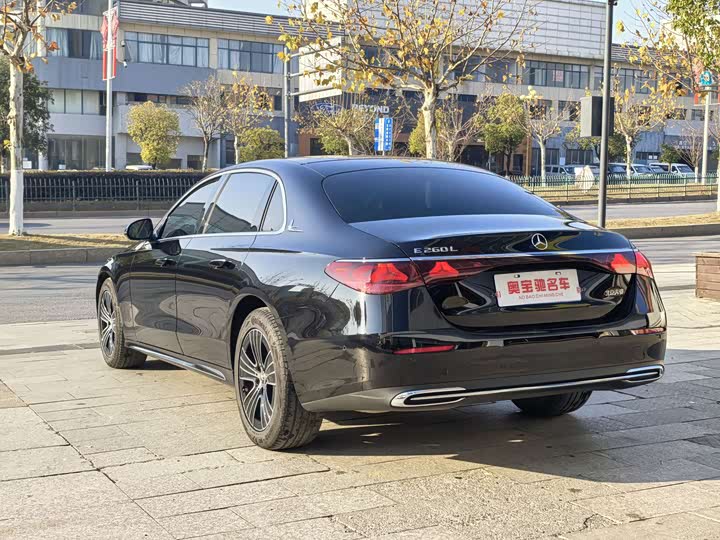 Фото 6 - Mercedes-Benz E-Class