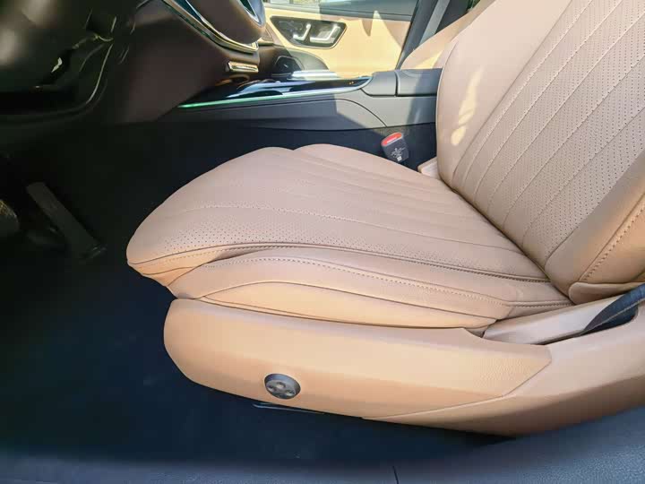 Фото 9 - Mercedes-Benz E-Class