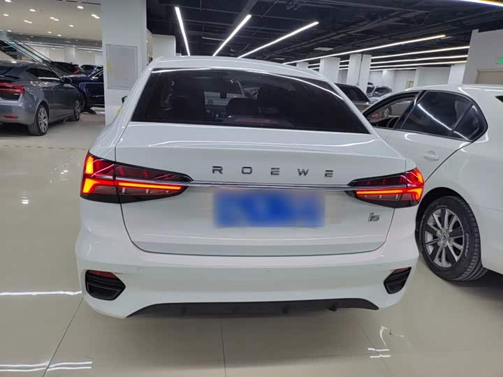 Фото 6 - Roewe i5