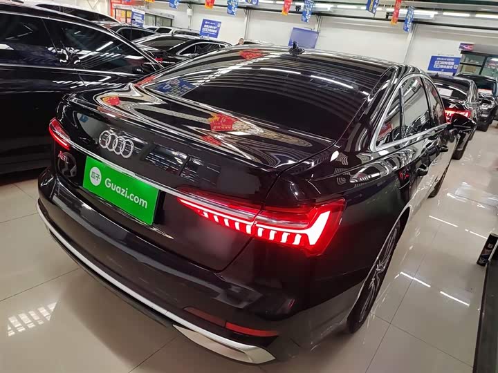 Фото 7 - Audi A6L