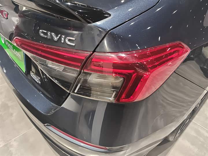 Фото 8 - Honda Civic