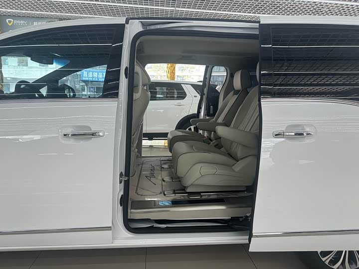 Фото 8 - Buick GL8 ES