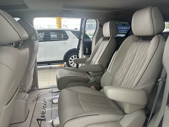 Фото 9 - Buick GL8 ES